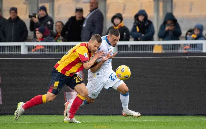 Frosinone được đánh giá cao hơn Lecce